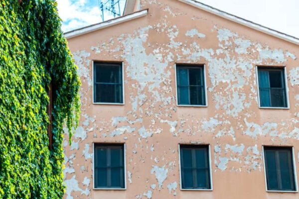 decaper une facade peinte